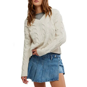 NEW FREE PEOPLE OPTIC WHITE WASHED CABLE V NECK SWEATER SZ M